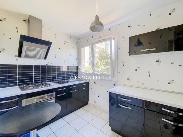 APPARTEMENT T4 – PROCHE DES COMMODITÉS – BALCON