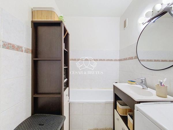 APPARTEMENT T4 – PROCHE DES COMMODITÉS – BALCON