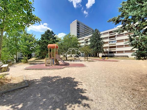APPARTEMENT T4 – PROCHE DES COMMODITÉS – BALCON