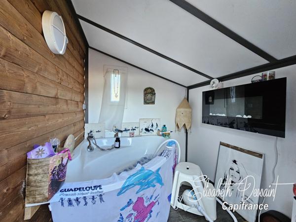 Chalet 4 pièces avec véranda, jardin sans vis-à-vis et piscine