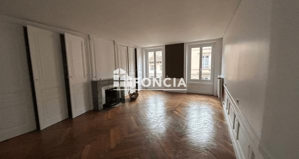 Location Appartement 5 pièces 181.29 m² - Villefranche-sur-saône 69400