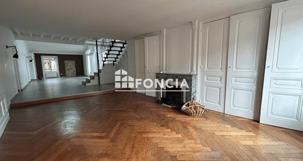 Location Appartement 5 pièces 181.29 m² - Villefranche-sur-saône 69400