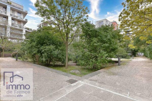 LYON 8 proximité Manufacture des tabacs