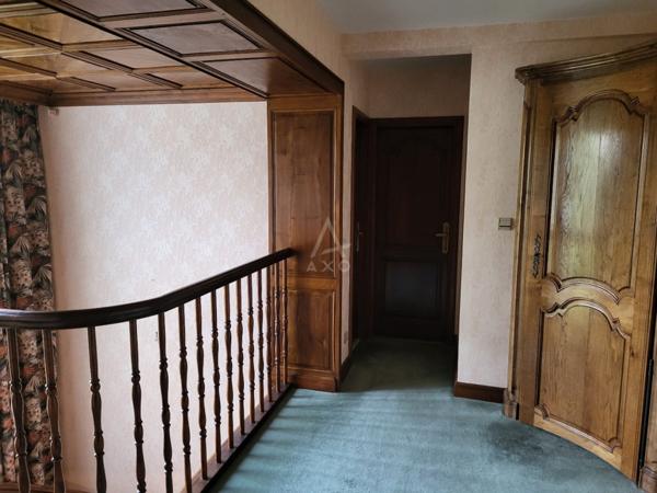 A QUELQUES MINUTES D'EPERNAY ET DE PIERRY - PAVILLON HAUT DE GAMME sur  1.882 m² avec TERRASSE, BASSIN, CHALET, PARKING INTERIEUR et GARAGE