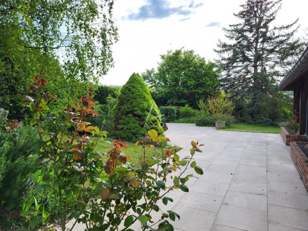 A QUELQUES MINUTES D'EPERNAY ET DE PIERRY - PAVILLON HAUT DE GAMME sur  1.882 m² avec TERRASSE, BASSIN, CHALET, PARKING INTERIEUR et GARAGE