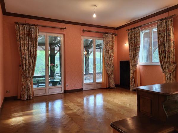 A QUELQUES MINUTES D'EPERNAY ET DE PIERRY - PAVILLON HAUT DE GAMME sur  1.882 m² avec TERRASSE, BASSIN, CHALET, PARKING INTERIEUR et GARAGE