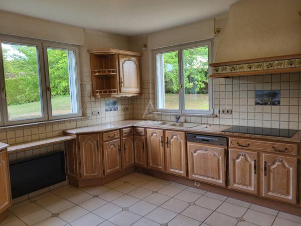 A QUELQUES MINUTES D'EPERNAY ET DE PIERRY - PAVILLON HAUT DE GAMME sur  1.882 m² avec TERRASSE, BASSIN, CHALET, PARKING INTERIEUR et GARAGE