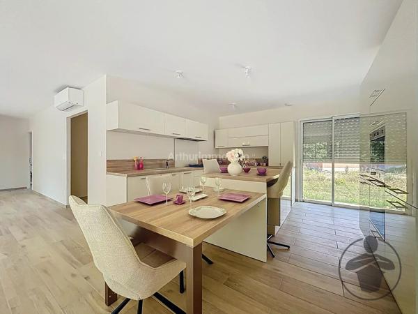 Vente                                                      Maison
                        
                     4 pièces                      123 m2                     à Vélines