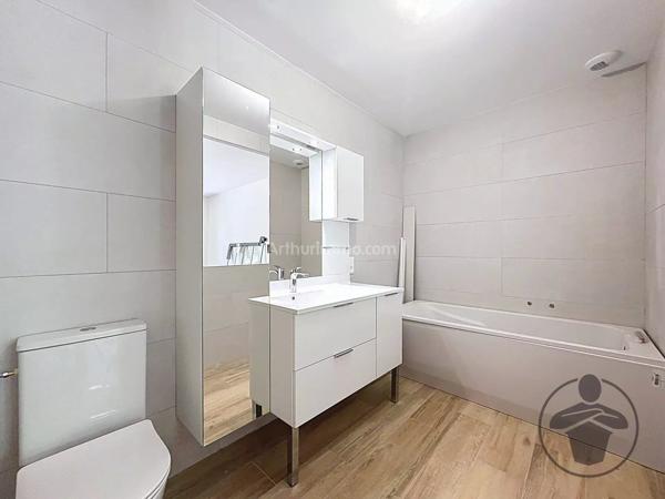 Vente                                                      Maison
                        
                     4 pièces                      123 m2                     à Vélines