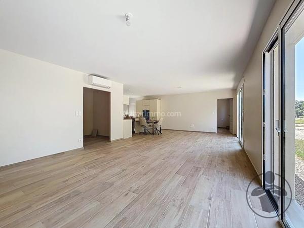 Vente                                                      Maison
                        
                     4 pièces                      123 m2                     à Vélines