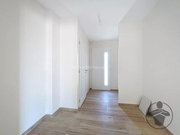 Vente                                                      Maison
                        
                     4 pièces                      123 m2                     à Vélines
