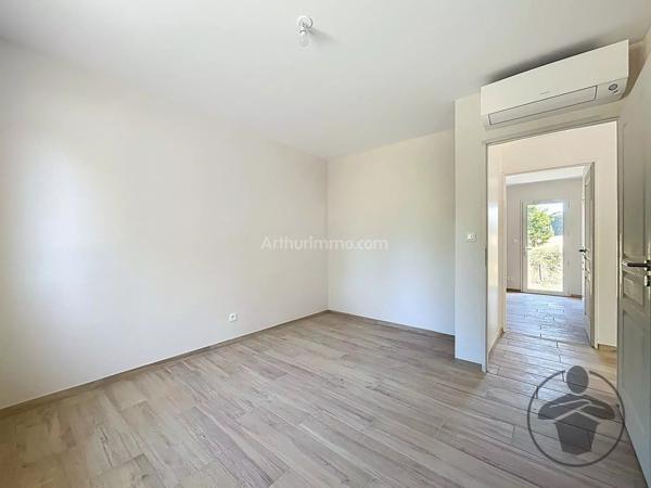 Vente                                                      Maison
                        
                     4 pièces                      123 m2                     à Vélines