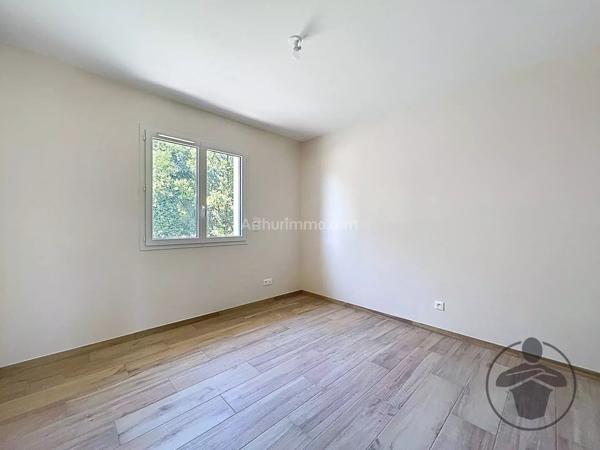 Vente                                                      Maison
                        
                     4 pièces                      123 m2                     à Vélines