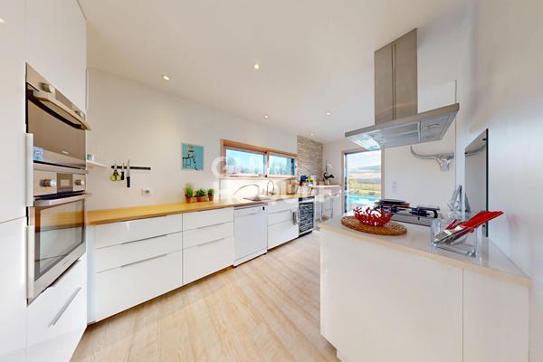 Élégante maison F3 de plain pied avec piscine et terrain clos