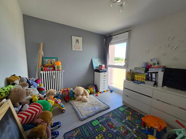 Vaste et lumineux appartement traversant, F6 3 chambre avec balcon