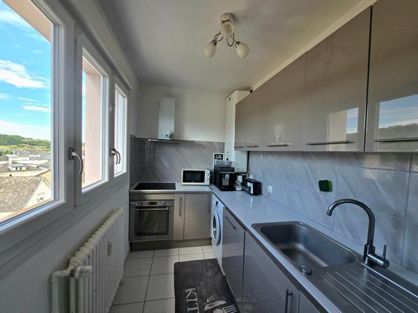 Vaste et lumineux appartement traversant, F6 3 chambre avec balcon