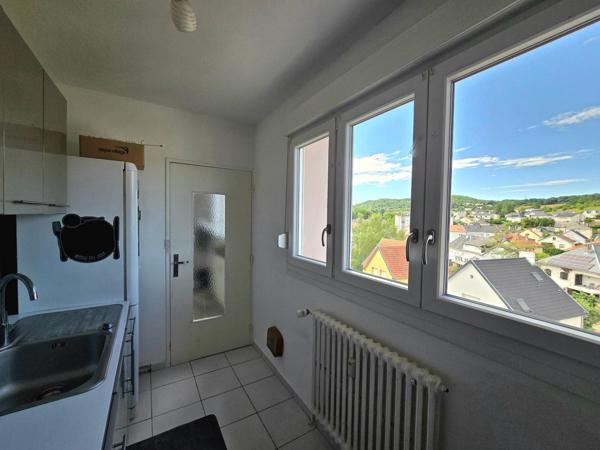 Vaste et lumineux appartement traversant, F6 3 chambre avec balcon