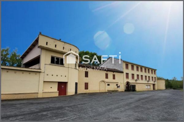 Immeuble à rénover d'environ 1230 m² sur une parcelle de 4368 m²