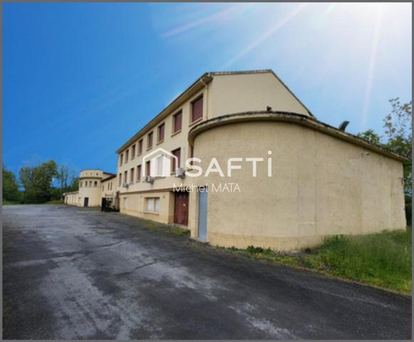 Immeuble à rénover d'environ 1230 m² sur une parcelle de 4368 m²