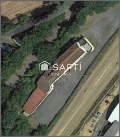 Immeuble à rénover d'environ 1230 m² sur une parcelle de 4368 m²