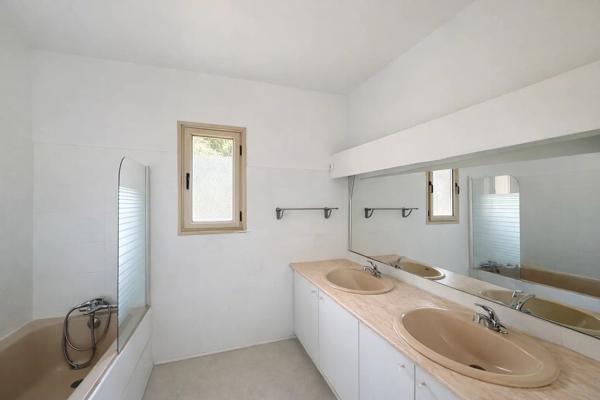 Appartement T3/T4 – 84 m² + terrasse – Pietranera – Vue mer – Ascenseur – Cave + parking