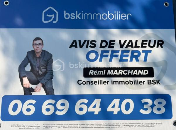 Point info : Une vidéo du logement, un dossier complet avec photos supplémentaires, diagnostics et documents relatifs au bien sont disponibles sur simple demande avant la visite.

Appartement de 97 m² – Avenue de la Libération

Situé Avenue de la Libération, cet appartement de 97 m² offre de beaux volumes et un agencement fonctionnel, idéal aussi bien pour une résidence principale que pour un investissement locatif.

Il se compose d’une entrée avec un vaste couloir, d’un séjour lumineux, d’une cuisine indépendante, de trois chambres confortables ainsi que d’un WC indépendant.

L’isolation thermique par l’extérieur a été récemment réalisée, vous permettant de bénéficier d’un meilleur confort et de performances énergétiques améliorées. Un rafraîchissement intérieur est à prévoir, offrant l’opportunité de personnaliser le logement selon vos envies.

Son emplacement, à proximité immédiate des commerces, des écoles et des transports, constitue un véritable atout au quotidien.

Un appartement aux beaux volumes, offrant un fort potentiel, à découvrir sans tarder.

Avec une cave.

Pour plus d’informations ou organiser une visite, contactez-moi

Pour plus d’informations ou pour organiser une visite, contactez-moi.
J’accompagne mes clients, dont plusieurs disposent déjà d’un financement fiable et assuré, dans leur recherche de biens au Mans et ses alentours. Je suis également à la recherche de nouveaux biens à vendre. Je rémunère mes apporteurs d’affaires et je travaille avec un réseau d’artisans ainsi qu’un courtier en financement afin de vous accompagner dans toutes les étapes de votre projet immobilier.