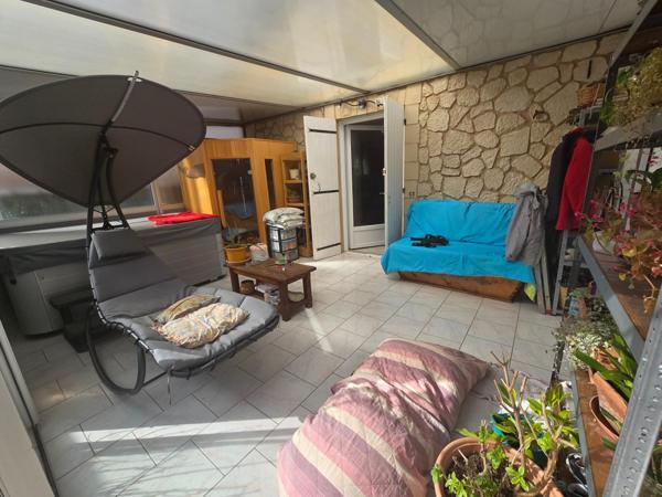 Maison avec jardin et garage rénové proche des commodités