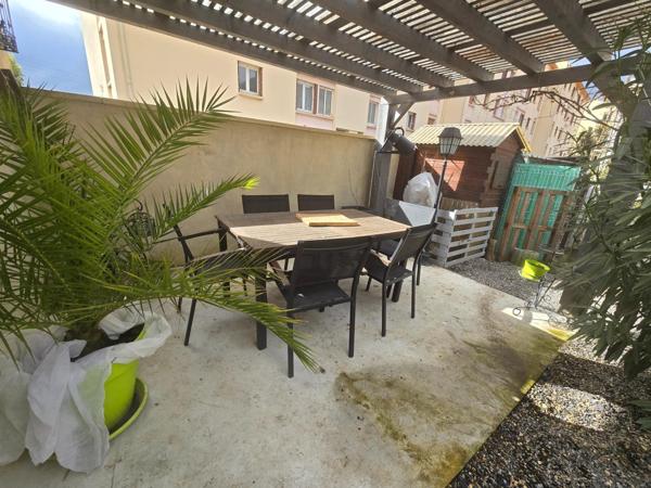 Maison avec jardin et garage rénové proche des commodités