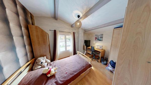 Maison avec jardin et garage rénové proche des commodités