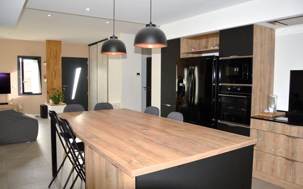 Maison à vendre    4 pièces •  Saubrigues