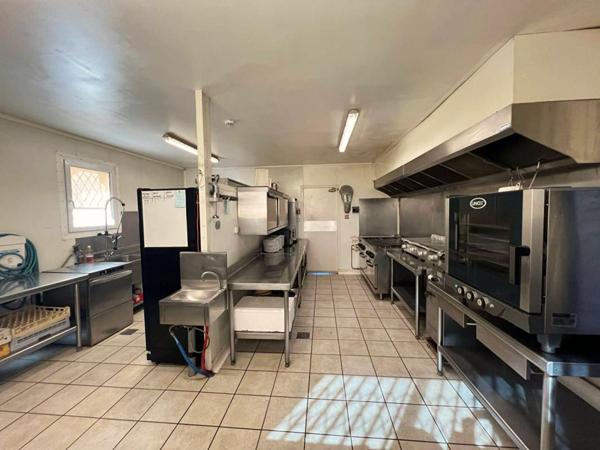 DORDOGNE - BAR TABAC RESTAURANT 80 COUVERTS, TERRASSE ET LOGEMENT