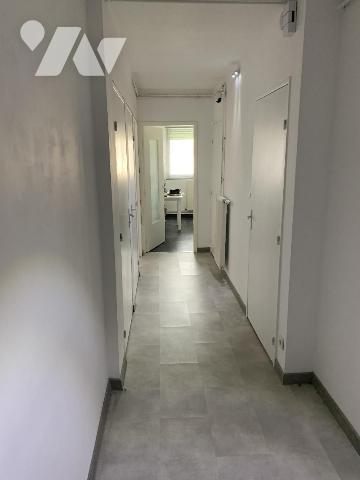 Entrée, séjour, cuisine équipée, une chambre, salle de douche, espace lingerie, débarras
Ccgaz ...