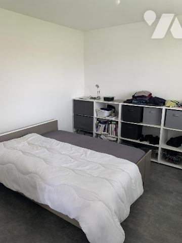 Entrée, séjour, cuisine équipée, une chambre, salle de douche, espace lingerie, débarras
Ccgaz ...