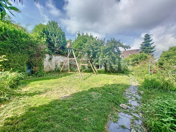 ST CYR L'ECOLE centre ville : Maison à louer de 131 m² avec jardin et garage