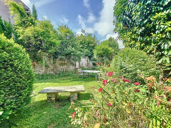 ST CYR L'ECOLE centre ville : Maison à louer de 131 m² avec jardin et garage