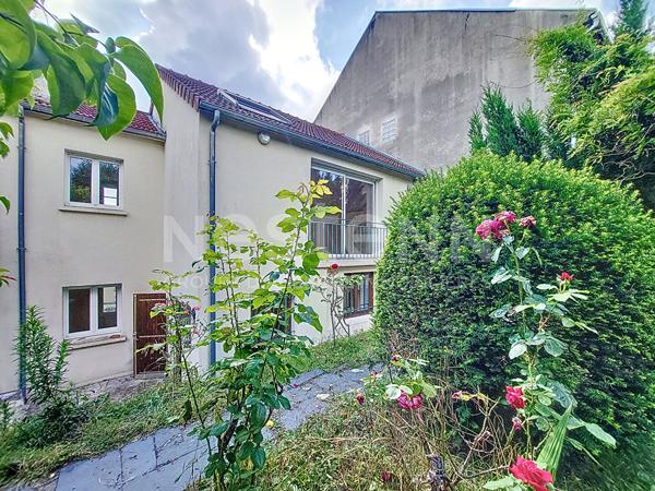 ST CYR L'ECOLE centre ville : Maison à louer de 131 m² avec jardin et garage