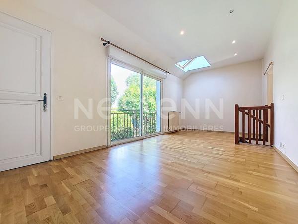 ST CYR L'ECOLE centre ville : Maison à louer de 131 m² avec jardin et garage