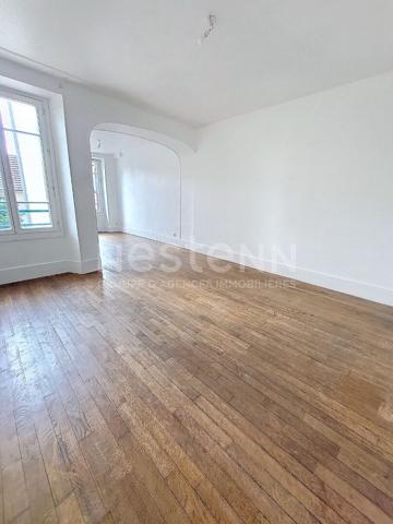 ST CYR L'ECOLE centre ville : Maison à louer de 131 m² avec jardin et garage