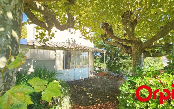 Maison à vendre    7 pièces •  Saint-Genis-Laval