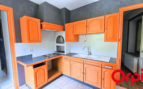 Maison à vendre    7 pièces •  Saint-Genis-Laval