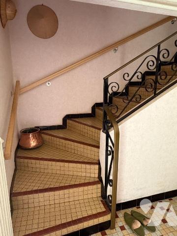 A VENDRE proche le centre bourg de SAINT MARTIN VALMEROUX (Cantal), une maison habitable de sui...