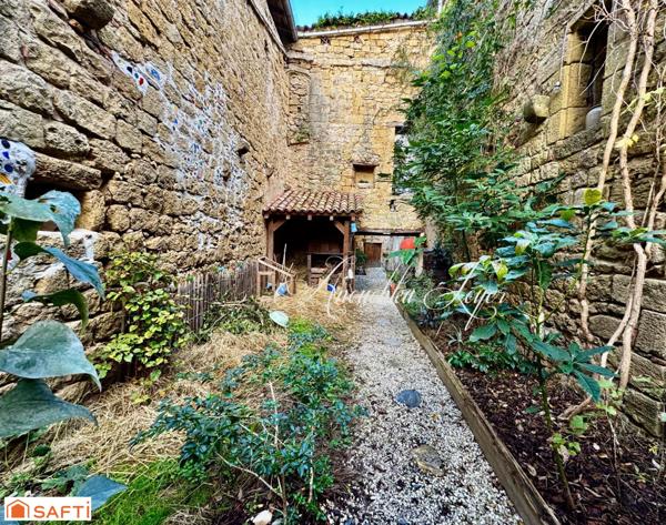 Maison de ville avec jardin et place de parking couverte