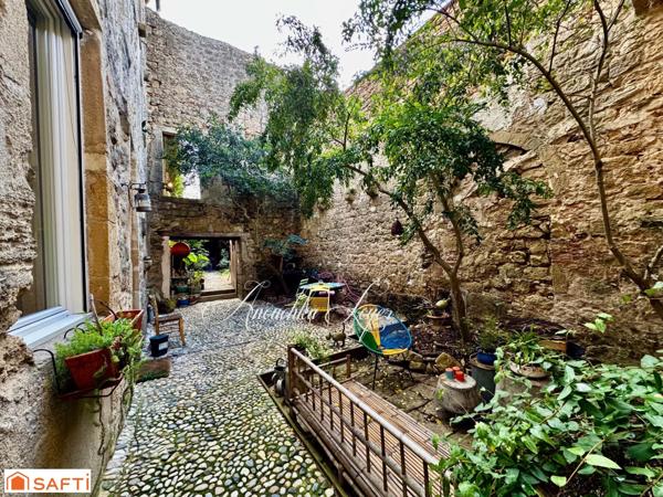 Maison de ville avec jardin et place de parking couverte