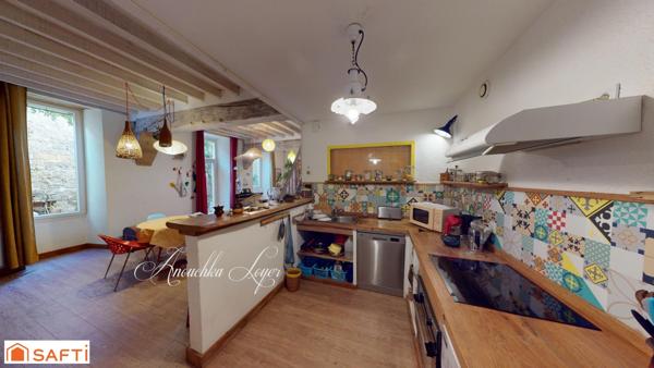 Maison de ville avec jardin et place de parking couverte