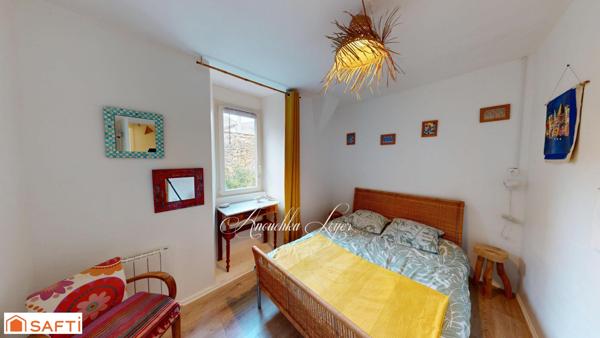 Maison de ville avec jardin et place de parking couverte