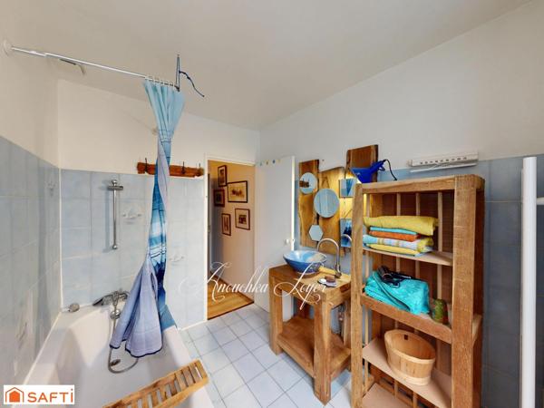 Maison de ville avec jardin et place de parking couverte