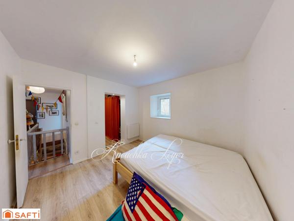 Maison de ville avec jardin et place de parking couverte