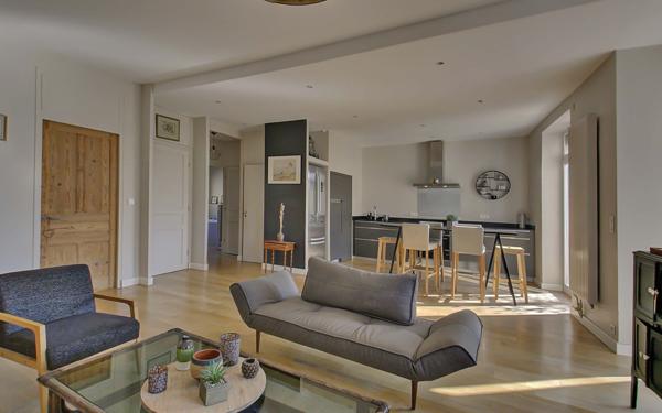 Maison à vendre    7 pièces • 203 m2 Collonges-au-Mont-d'Or