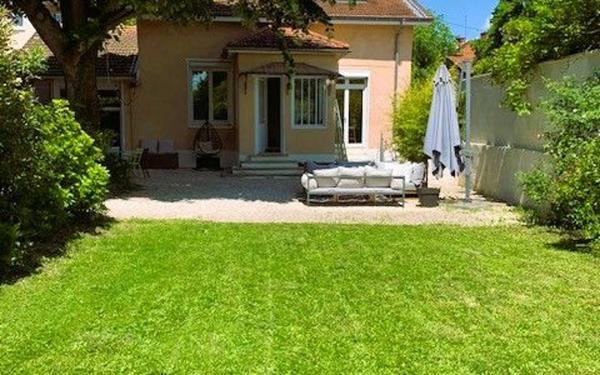 Maison à vendre    7 pièces • 203 m2 Collonges-au-Mont-d'Or