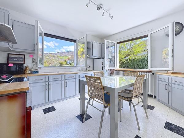 Au calme, maison individuelle avec grand terrain et vue dégagée